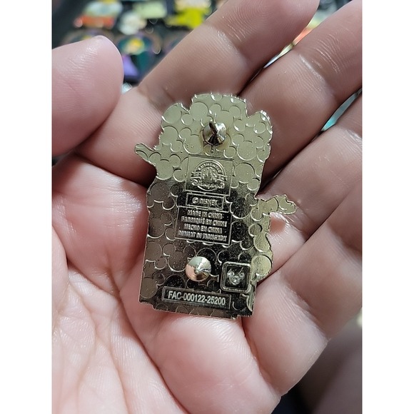 Disney Parks Villains Window Portrait Mystery Pin Cruella - Picture 4 of 5